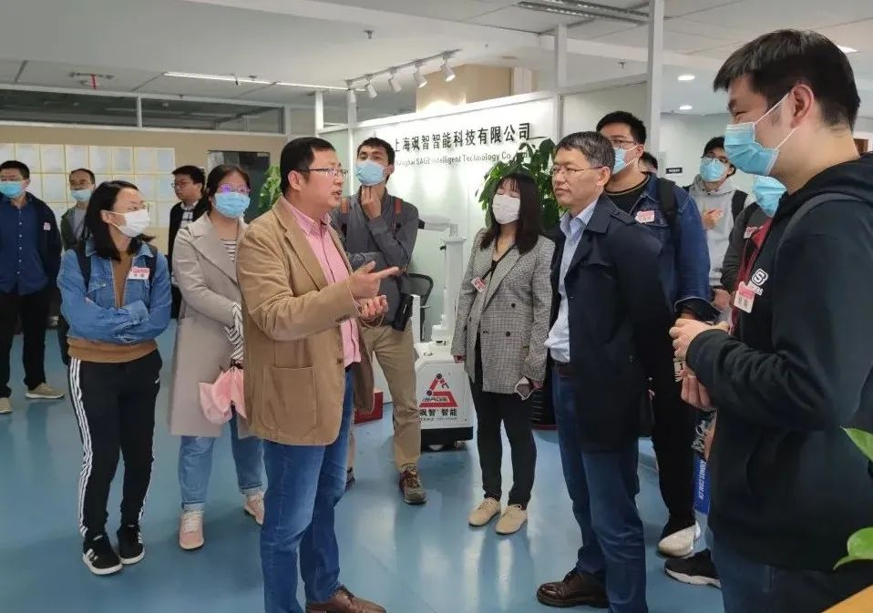 交大参观2.png