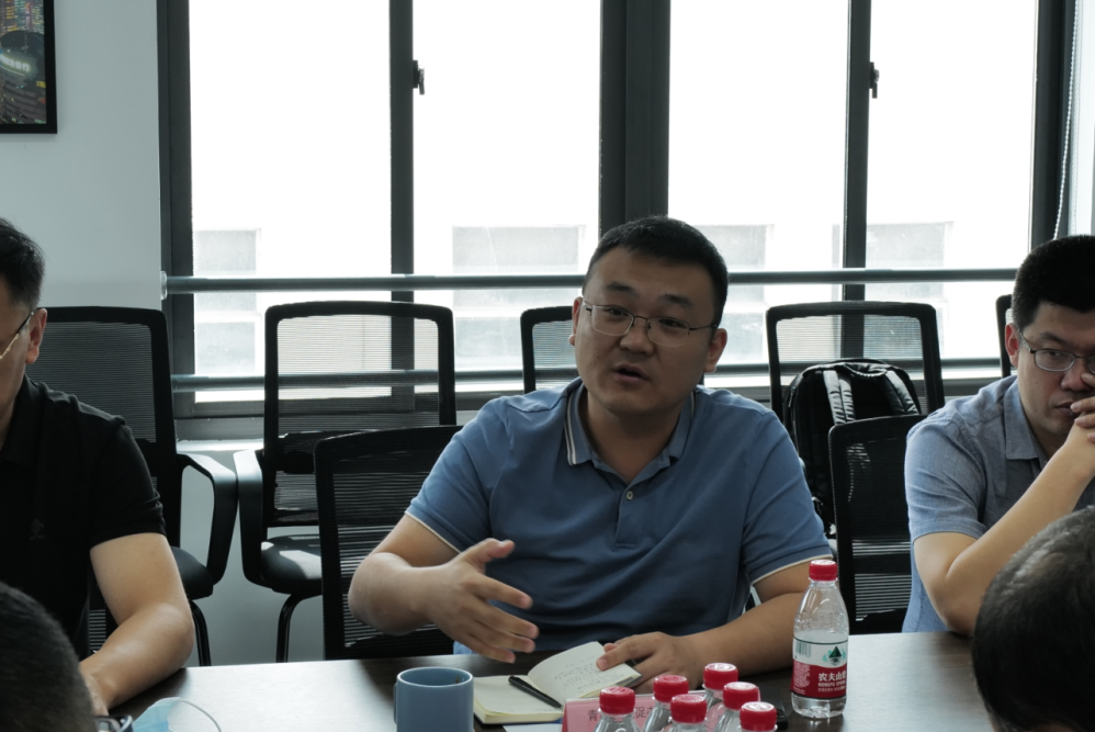 搭平台、拓场景、促合作|青岛市政府副秘书长、市投促办第一副主任王孝芝一行莅临yl23455永利官网智能参观指导(图3)